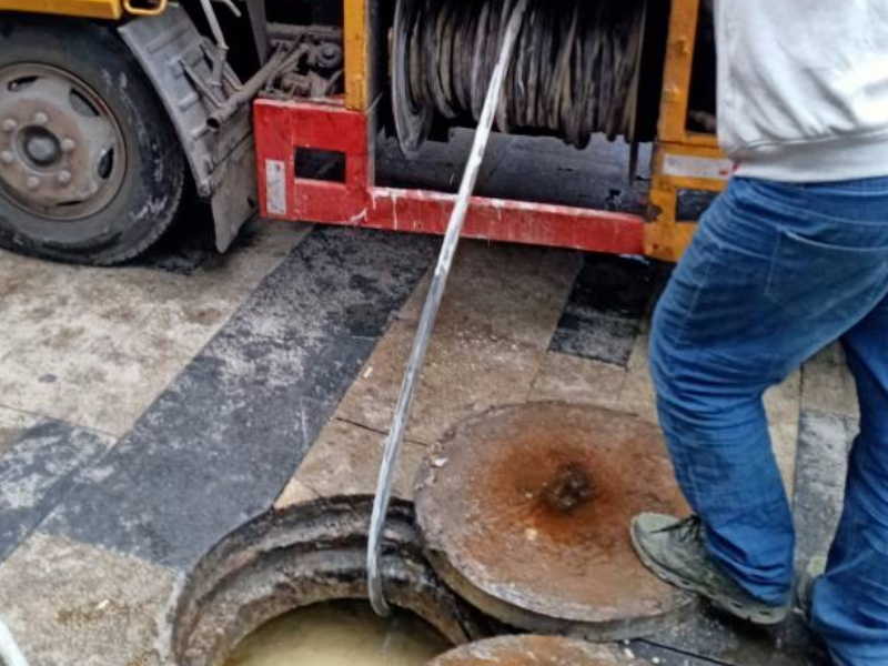 下关疏通管道 水电打孔 抽粪 高压车清洗 改道